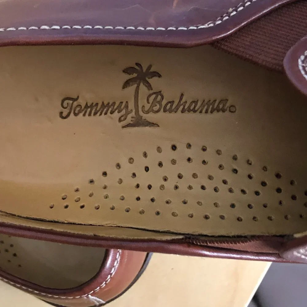 Tommy Bahama Leather Loafers Men's size 8D Brown Comfort Split Toe